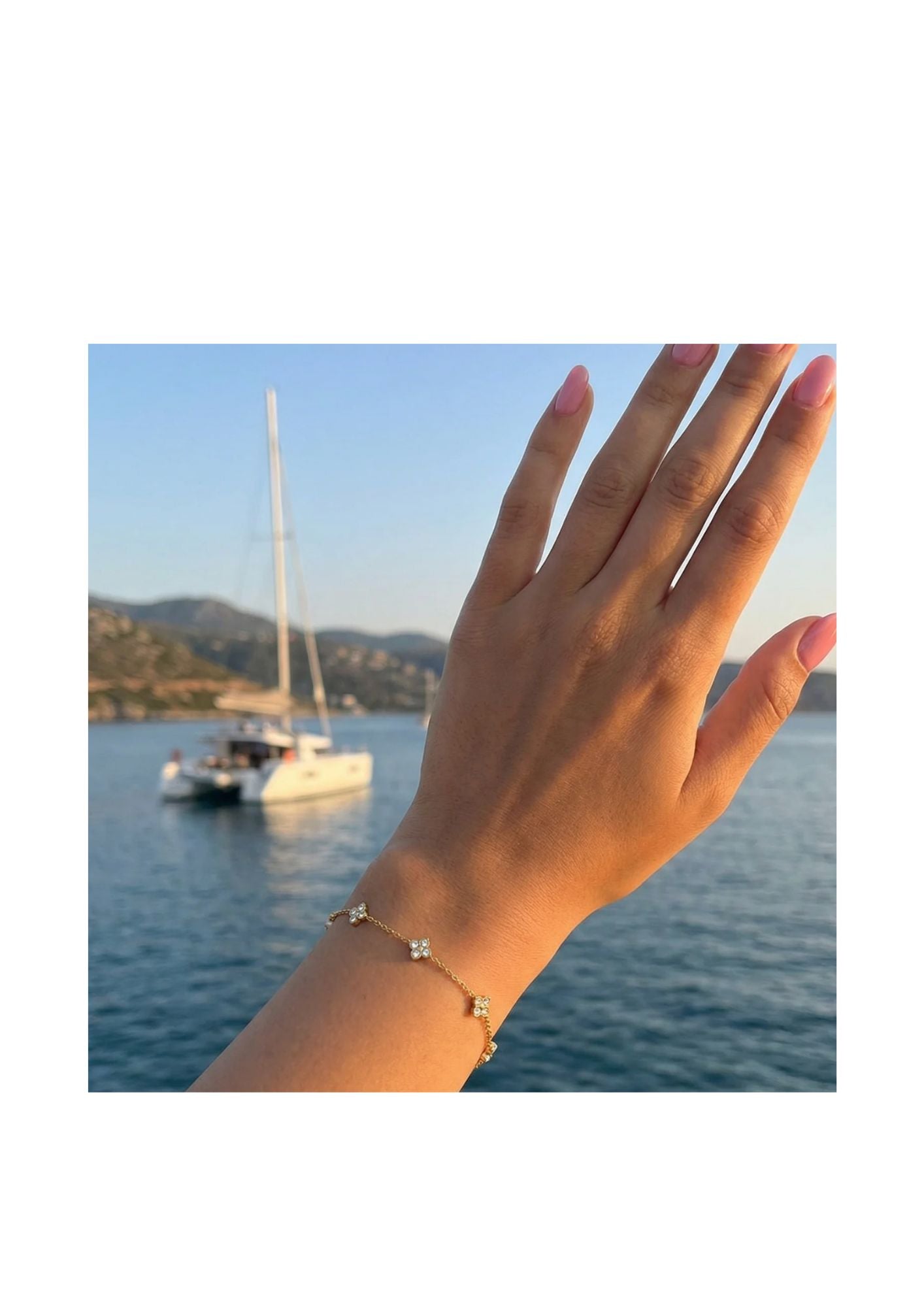 Petite flower bracelet