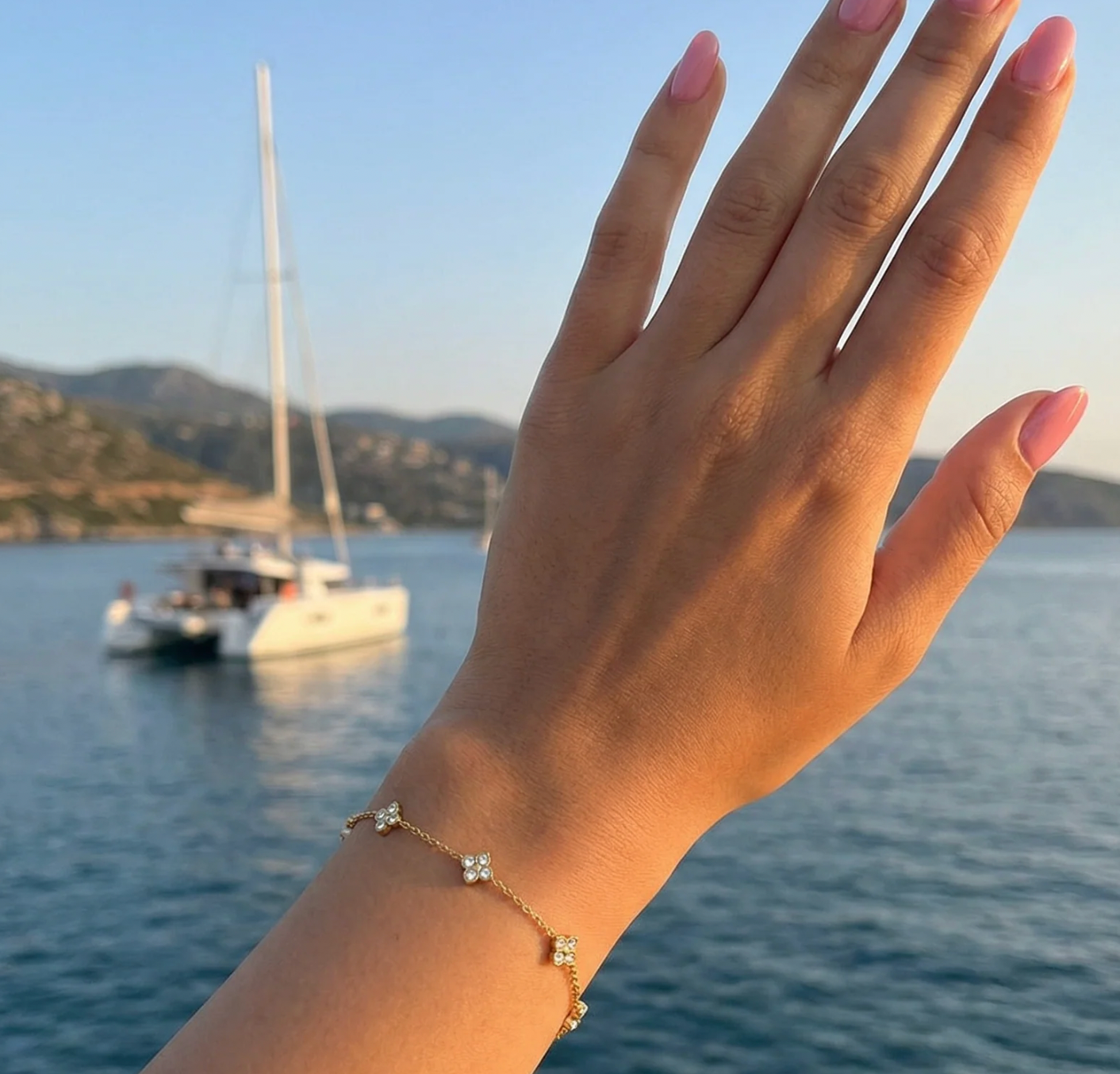 Petite flower bracelet